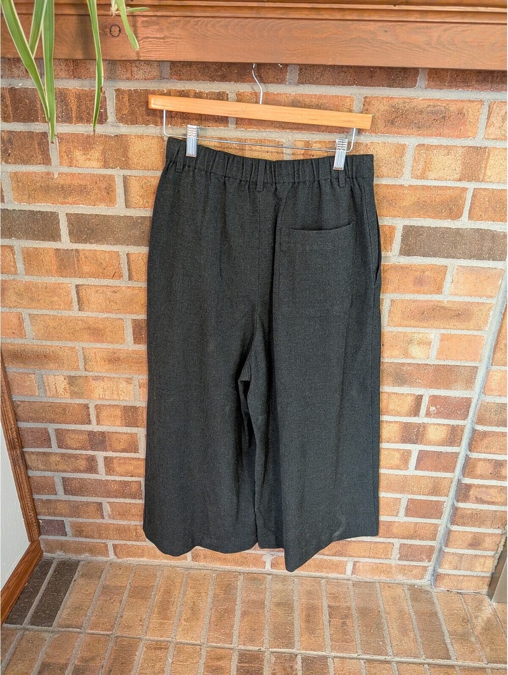 Uniqlo C | Wide Leg Cropped Trousers | Midi Length Modern - Picture 2 of 5
